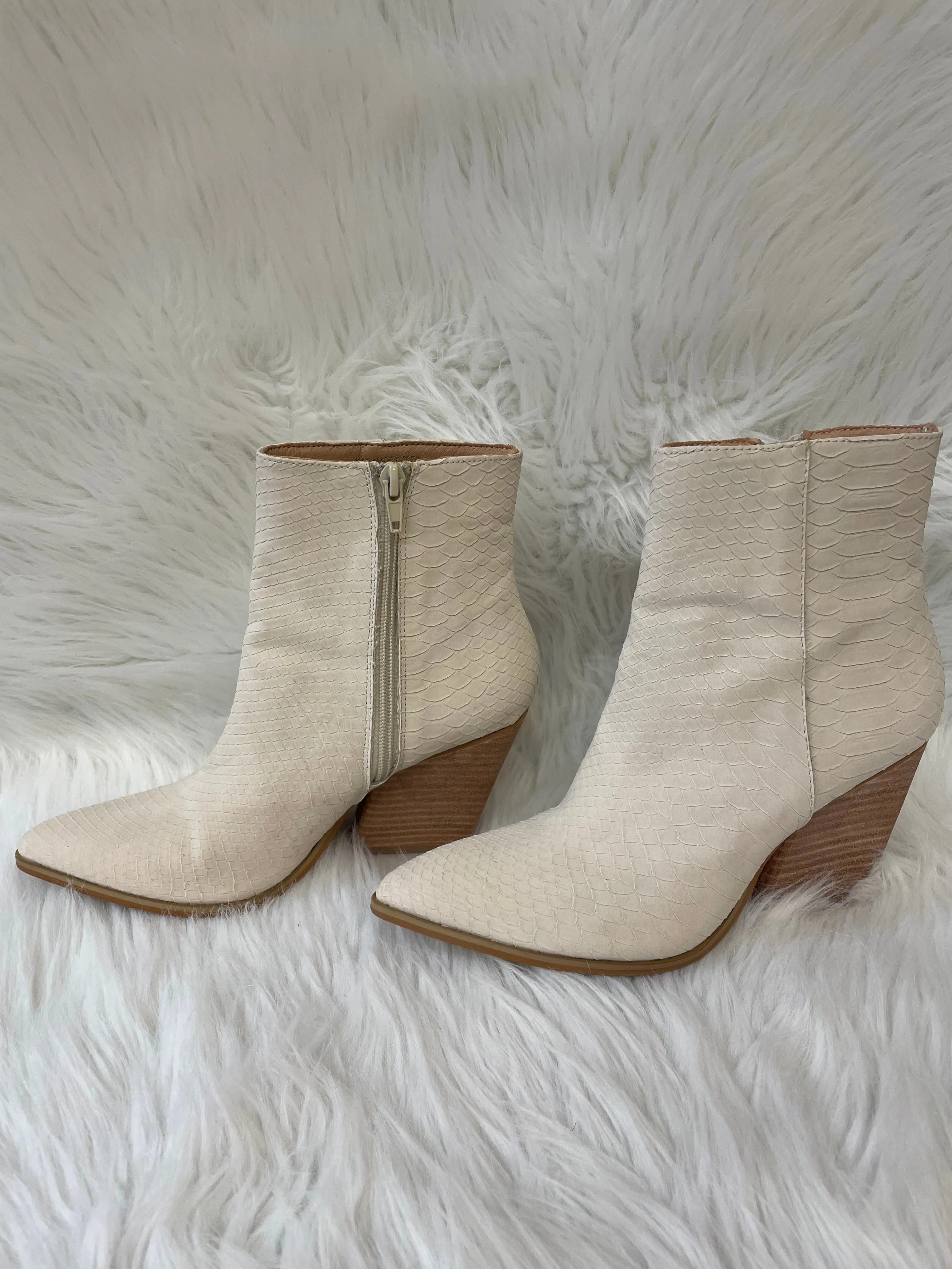 Boots Ankle Heels By Clothes Mentor  Size: 6.5