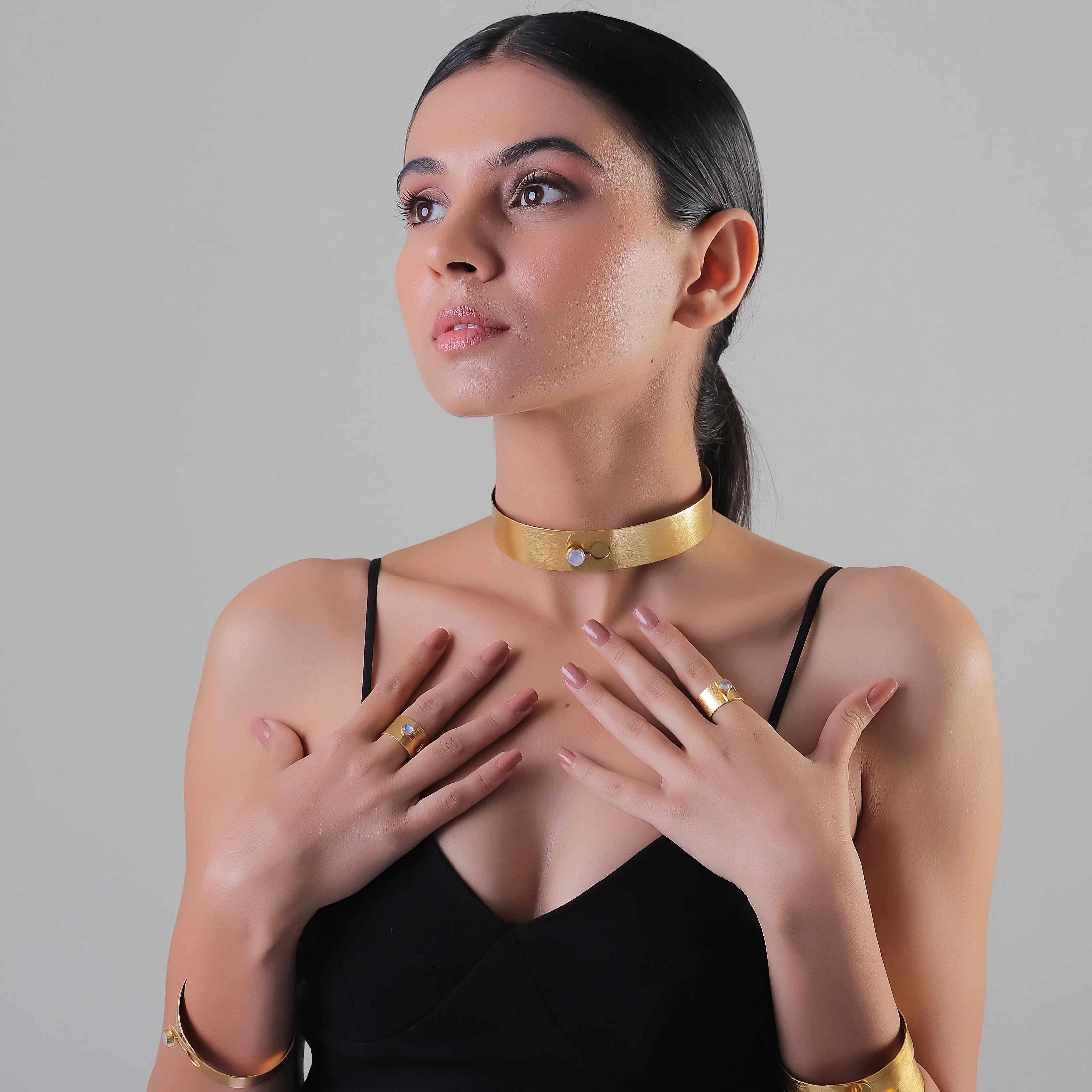Necklace - Keyhole Choker in Moonstone